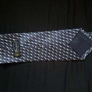 Vintage Blue and White Necktie – Classic Retro Style